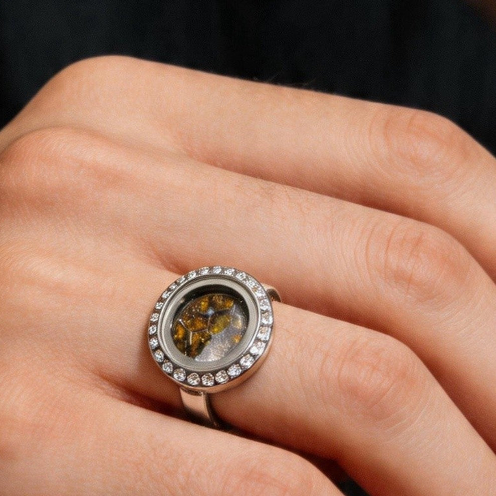 Hochwertiger Sericho Pallasit Meteorit Mondring: Sterlingsilber Weltraum-Edelstein, kosmischer Ehering, einzigartige Geschenke für Sie