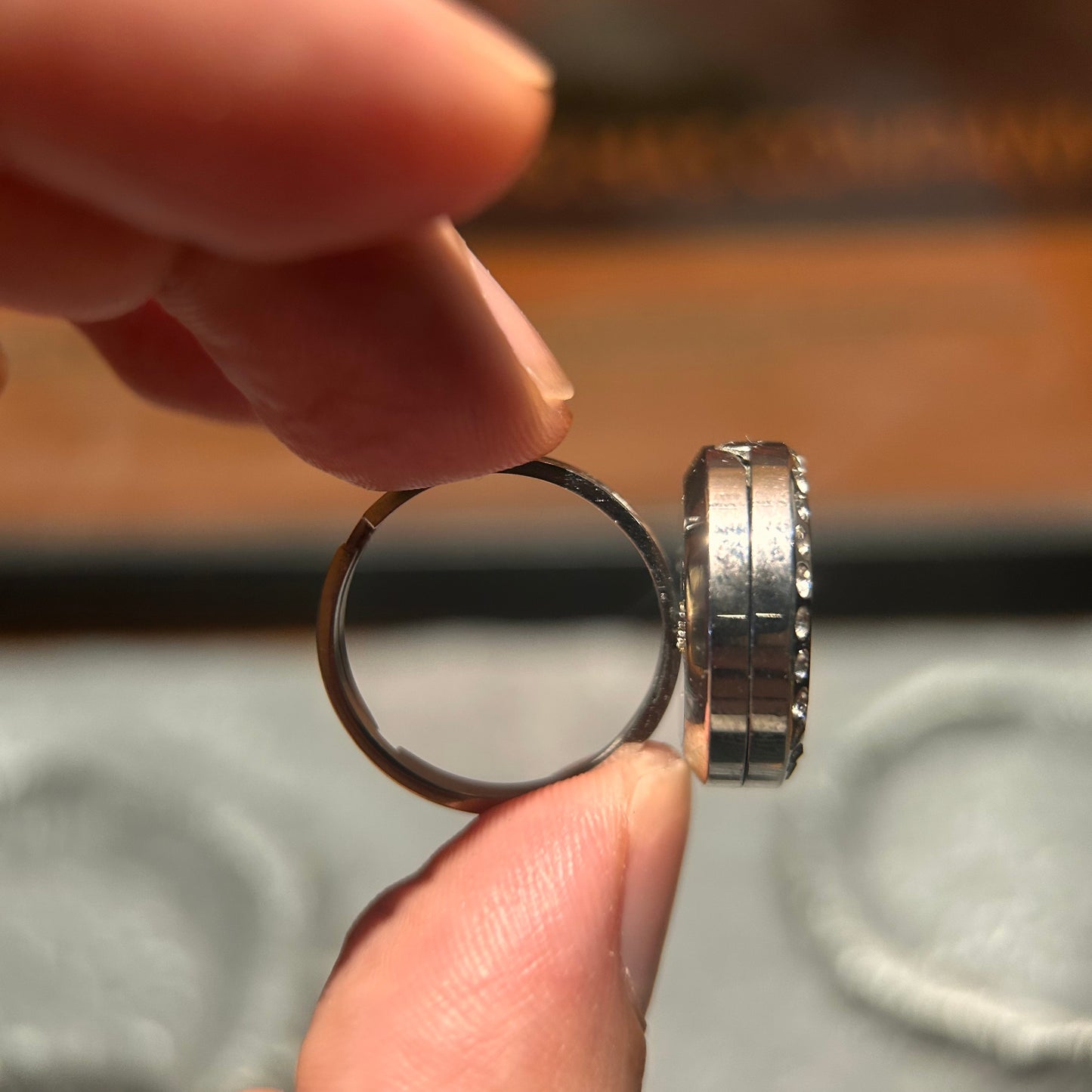 Hochwertiger Sericho Pallasit Meteorit Mondring: Sterlingsilber Weltraum-Edelstein, kosmischer Ehering, einzigartige Geschenke für Sie