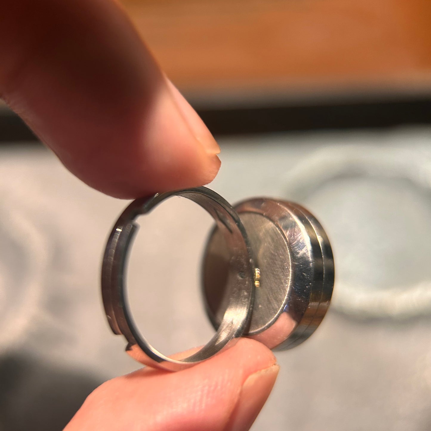 Hochwertiger Sericho Pallasit Meteorit Mondring: Sterlingsilber Weltraum-Edelstein, kosmischer Ehering, einzigartige Geschenke für Sie