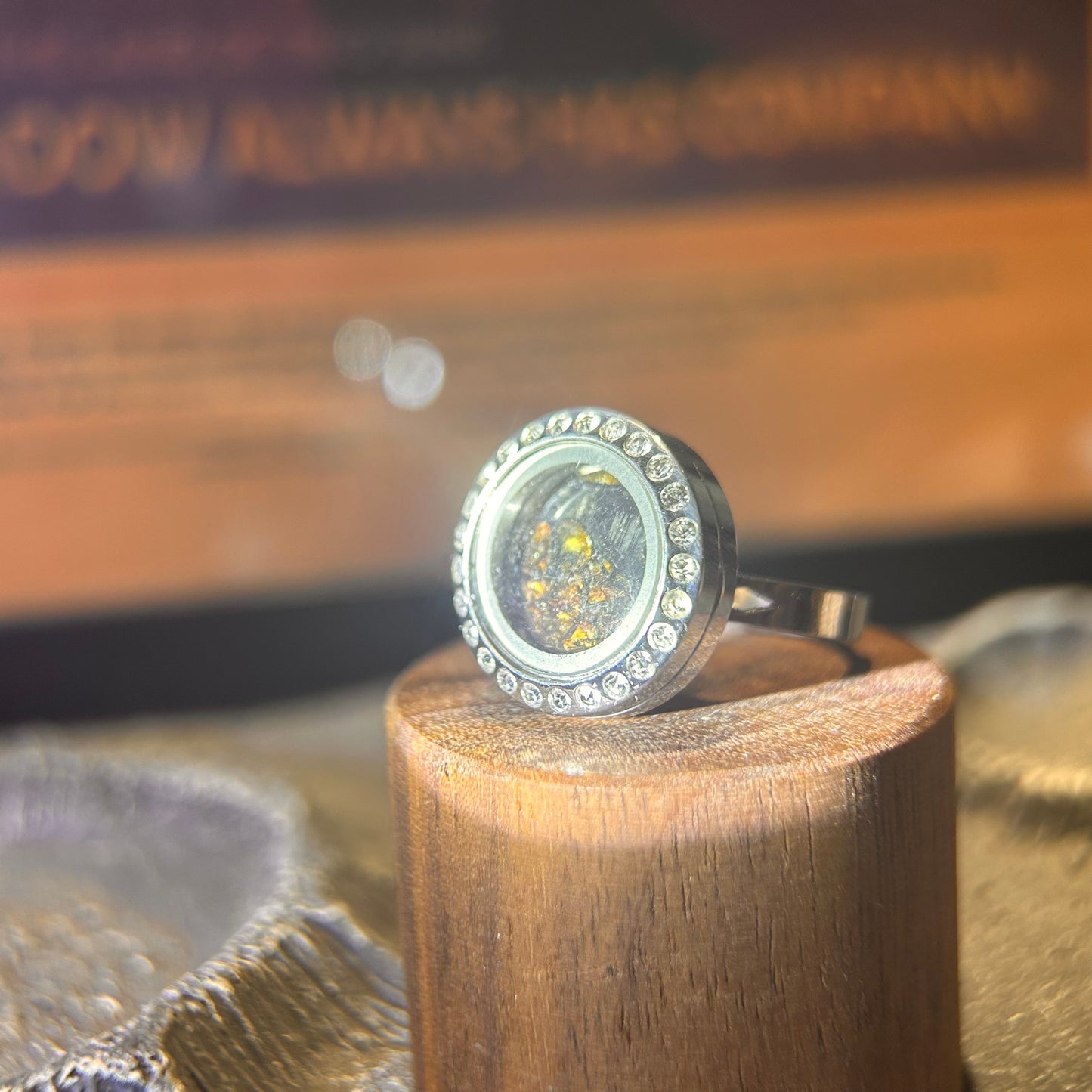 Hochwertiger Sericho Pallasit Meteorit Mondring: Sterlingsilber Weltraum-Edelstein, kosmischer Ehering, einzigartige Geschenke für Sie