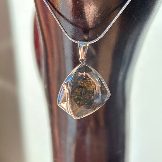Collar de Meteorito Pallasita Sericho de Alta Calidad, Regalo Único para el Día de San Valentín para Ella, Joyería Espacial Ojos de Corazón, Colgante de Meteorito Real
