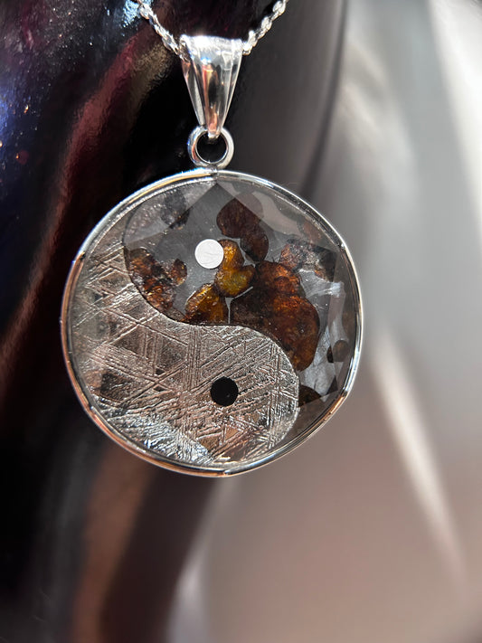 Asian Tai Chi Sericho Pallasite Combine Western Monuionalusta Pendannt/Meteorite Pendant/Pallasite Pendant/Pallasite/Meteorite Accessories/