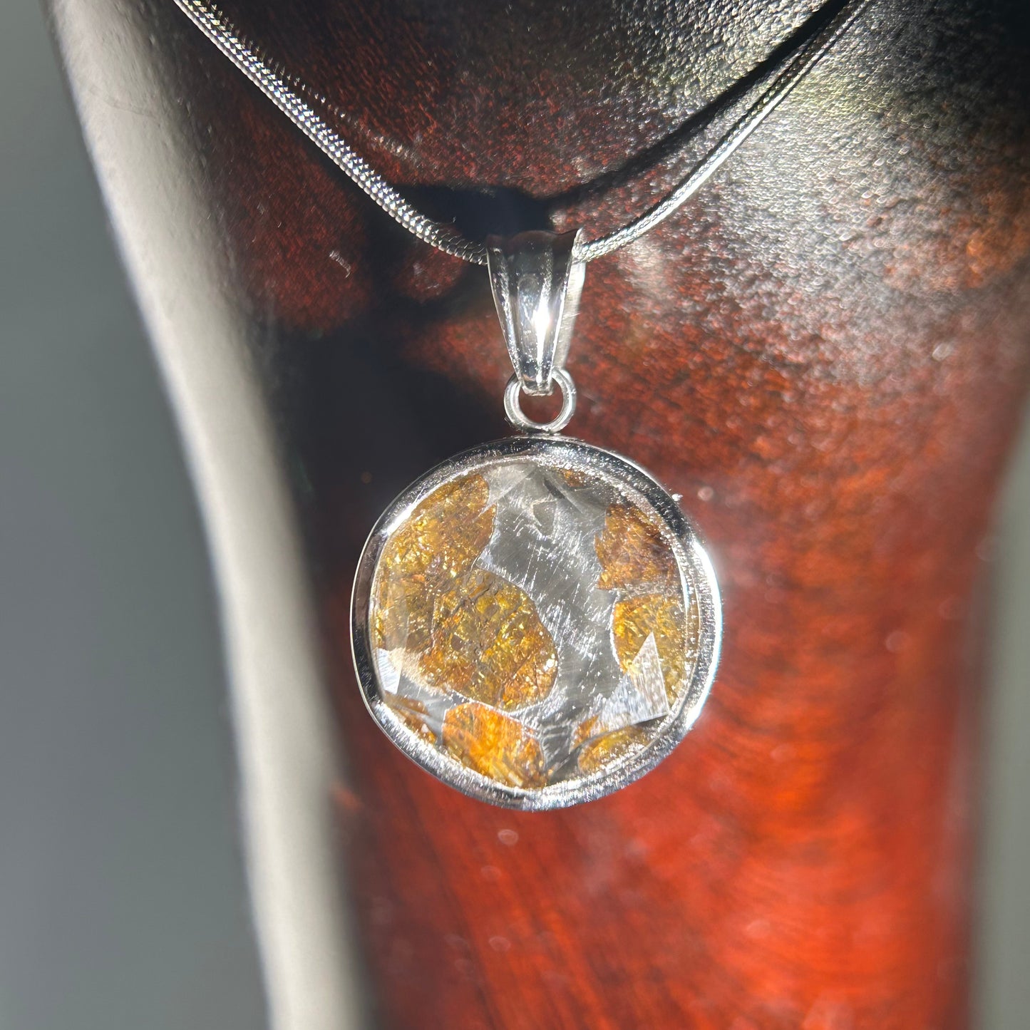 Sericho Pallasite Meteorite Round Pendant Necklace | Titanium Steel | Prism “Compound‑Eye” Protective Lens | Olivine Inlay | Gift Box + COA