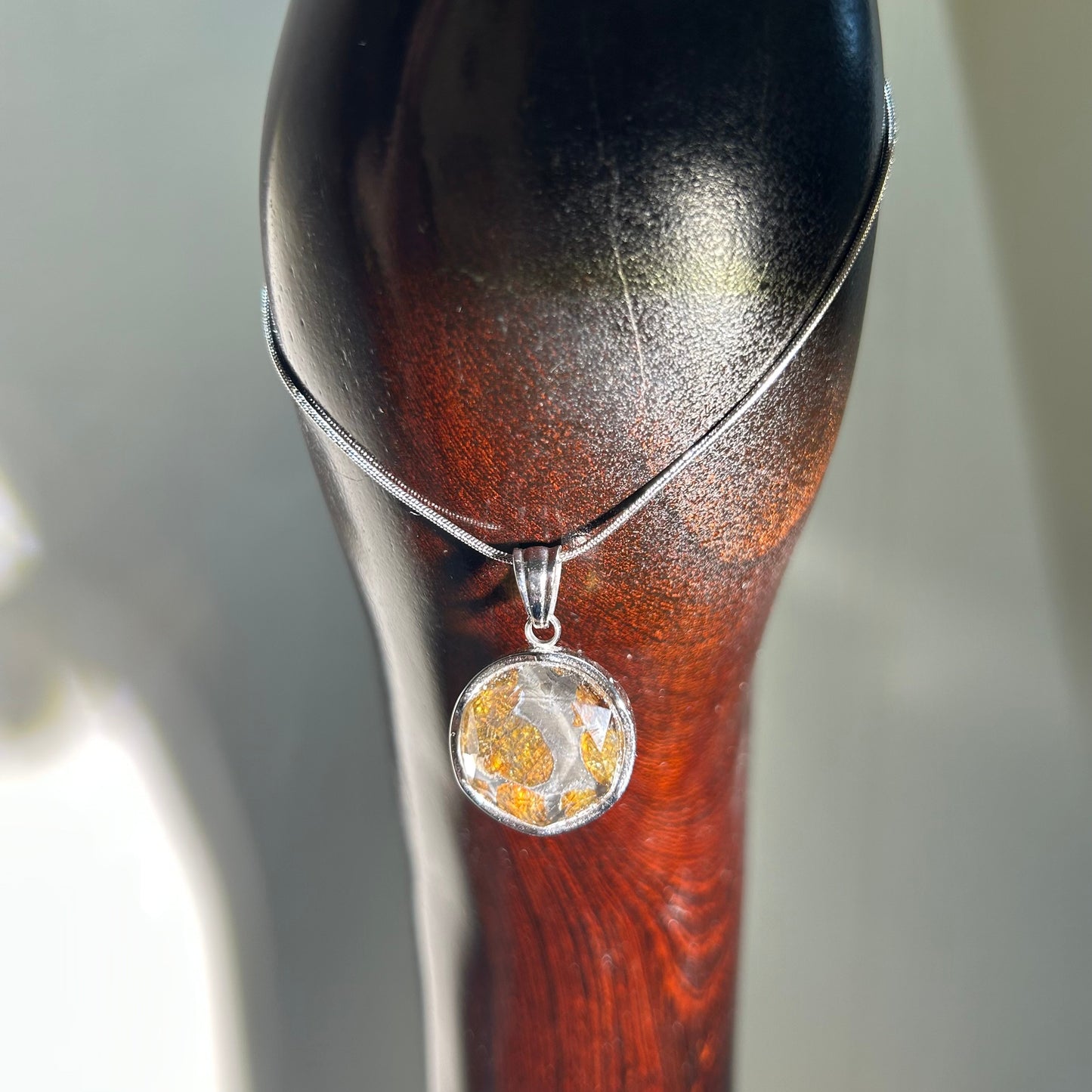 Sericho Pallasite Meteorite Round Pendant Necklace | Titanium Steel | Prism “Compound‑Eye” Protective Lens | Olivine Inlay | Gift Box + COA