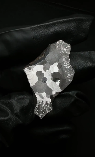 Tindouf 007 (Ding Doufu 007) Iron Meteorite 6.1g – Matched Pair Cut – Ultra-Rare IAB‑complex Recrystallized Iron – Algeria 2020 Discovery